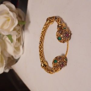 GOLDTONE TWISTED KADA BRACELET WITH SEMI PRECIOUS STONES. SIZE 6.5- 7, NEW